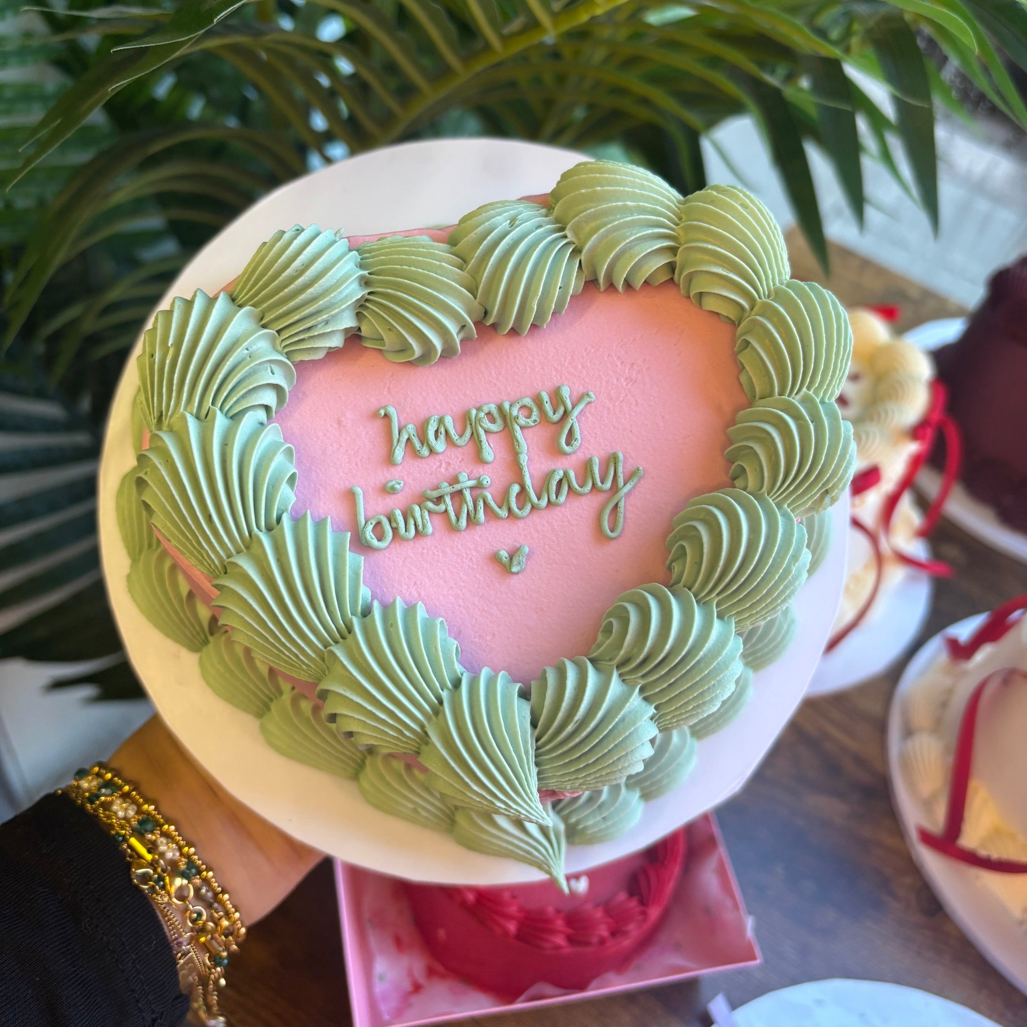 TWO TONE Cake – Glamberry Ltd
